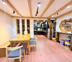 selling a sparkling 4-storey house right in the 2nd corner of lane 299, hoang mai street