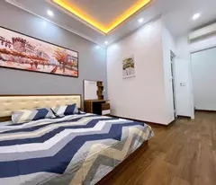 selling a super nice house on lang-dong da street, 30mx6t, no car, clear alley, price 5.8 billion