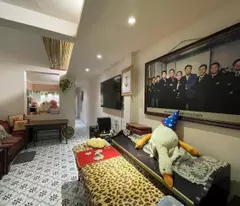 selling a townhouse in bac cau, ngoc thuy, built with 3 floors, very chill, car parked at the door