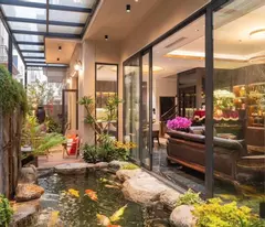 selling adjacent with slits on 3 open sides, like a semi-detached villa, mtg