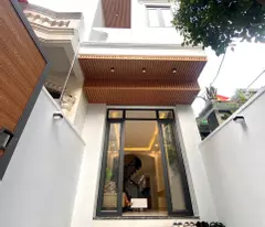 selling an independent homestay built 60m x 4 floors, private yard and gate, straight shallow alley right on an da - le street