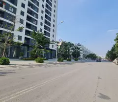 selling an office building and coffee shop on thanh trung street, trau quy, gia lam. 400m2 floor. contact 0989894845