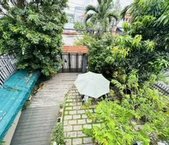 selling and dividing assets, reducing floor collapse >villa on corner lot 277m2. from 28 billion reduced to 15.x extremely exchange rate