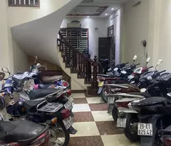 selling building house 40m2, 4.5m mt, sidewalk, division, 3 cars avoid. 9.5 billion
