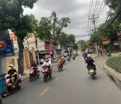 selling business front house 18.5x33m price 65 billion nguyen van qua street