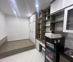selling cash flow building on quan nhan street, 7 elevator floors, 18 warehouse rooms, cash flow 85 million/month, fire protection, lot