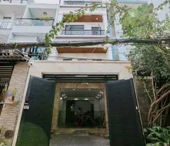 selling chdv 17 bedrooms (elevator) car parked right at the house on tam danh street, ward 4, district 8