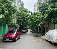 selling chien thang house, 35m2, sidewalk, subdivision, car parking, free house 8.35 billion.
