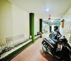 selling crowded social service station yen the, ward 2, tan binh, 115m2, 6 floors, 16 service stations, 7m wide, elevator