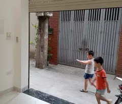 selling hao nam townhouse, dong da, near the city, convenient for business, 5 floors, 30m2, price 5.4 billion