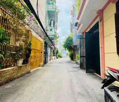 selling hao nam townhouse, dong da - near the street - 75m² - car sleeping in the house - price just over 20 billion