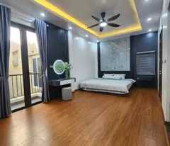 selling hoa binh house, 3 minh khai, 5 floors, sparkling car, 30m away, two ladies trung