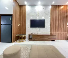 selling hoa lam house 35m 5 floors corner lot with car avoiding over 9 billion
