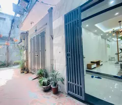 selling hoang mai house 40m, car parked at the door, strong discount, shockingly price! contact immediately 097xxx