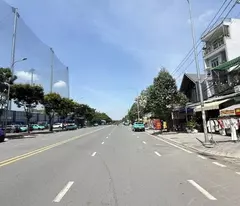 selling house front of bo bao 1 (20 bo bao tan thang), 4x18m, 2 old floors, suitable for new construction, 13.5 billion.
