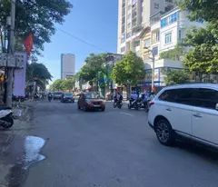 selling house with sidewalk and car sleeping in xa la ha dong 50m 4 floors price 15 billion