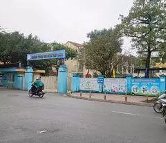selling houses, selling land, selling development potential here. if you don't like viet hung's real estate, it's a bit of a waste