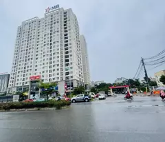 selling hung thinh house with 7 floors, sparkling elevator, corner lot, sub-lot x2b hoang mai