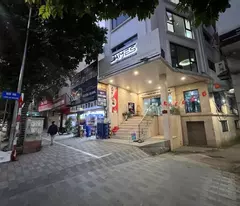 selling lac long quan house 60m, 5 floors, car parking! 2 minutes before and after, 5 sleeps in!
