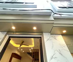 selling lac long quan house 72m, 5 floors, 6.5m square footage, modern design, fully furnished and luxurious!