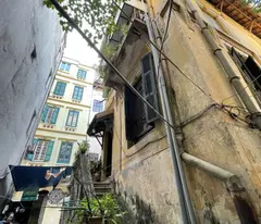 selling land and giving away a 2-storey house in thai thinh street, thinh quang ward, dong da district, hanoi