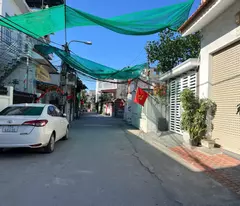 ☘️ selling land and giving away a 2-storey house on the corner of binh kieu 1 alley, dong hai. close to the administrative center