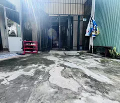 selling land and giving away a 2.5-storey house, car owner le van thu, next to the market, near the sea, only 4 billion xx