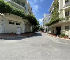 selling land and giving away a 3-storey house of 70m2, the est direction in the middle, cement resettlement, so dau, hong bang, hai phong