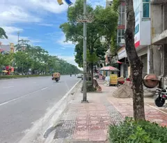 selling land and giving away c4 house on ngo gia tu street - business - 70m sidewalk, slightly 14 billion (tl)
