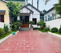 selling land and giving away houses in dong yen. 165m full residential area