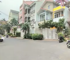 selling land to give away a 3-storey basement villa, ak district 2, right on tran nao, near the river