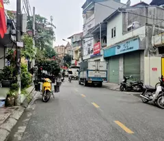 selling land to give away house c4 - ngo gia tu - corner lot - business - close to the street - avoiding cars -70m, about 16 billion (tl)