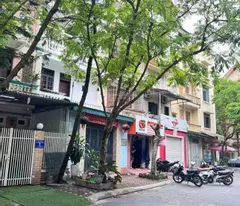 selling lk bac linh dam - 220m2 - price only 32 billion - vip street frontage for large garage business - sidewalk