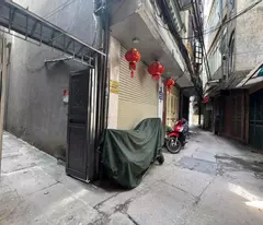 selling main house on hong mai street, people built 30m column frame to 33m2 street, price 6.9 billion