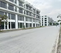 selling metropolitan shophouse 80m2, 5m frontage: golden location, 22m road frontage, 5m flower garden behind