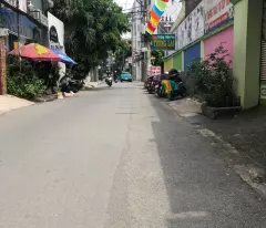 selling monk van hanh's house next to van hanh mall, 5 floors, only 17 billion, alley with 2 cars avoiding each other