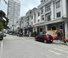 selling next to nguyen chanh 119m - wide sidewalk - comfortable parking - beautiful office