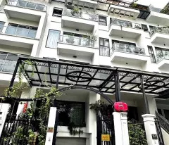 selling next to thanh xuan oto avoiding business 6 floors elevator 108 m2