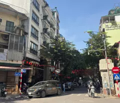 selling nguyen cao townhouse in the center of hanoi city with 6 bedrooms