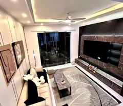 selling nguyen van linh house 30m 5 floors mt4m car over 7 billion