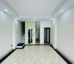 selling off business alley on khuong trung street - car garage, elevator