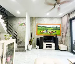 selling phan xich long next house, 2 floors, 2 bedrooms, with parking yard nho 3 billion