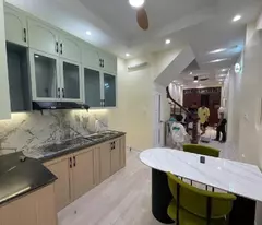 selling phung khoang house with immense amenities, 32m2, 4 floors, 3m frontage, price 6.2 billion