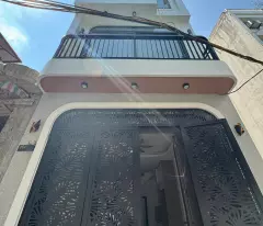 selling private house of 30m2, 7.x billion in gia thuong, bo de, long bien, hanoi