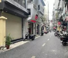 selling quan nhan house on busy business alley - cars avoid stable planning
