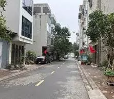 selling resettlement land in giang bien, long bien, area 68m2, 7-seat subdivision, price only 7.8 billion