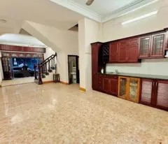 selling residential house built in ngoc lam, long bien, total floor area 200m2, car parking at gate 9.6 billion