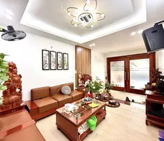 selling super products of cars, 50 m2, priced at 14.4 billion in thai thinh, dong da.