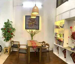 selling superior front front products --mr. ich khiem - hai chau district-- busy business area