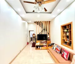 selling sustainable residential house, pine lane, 20m to car away, price 14.4 billion